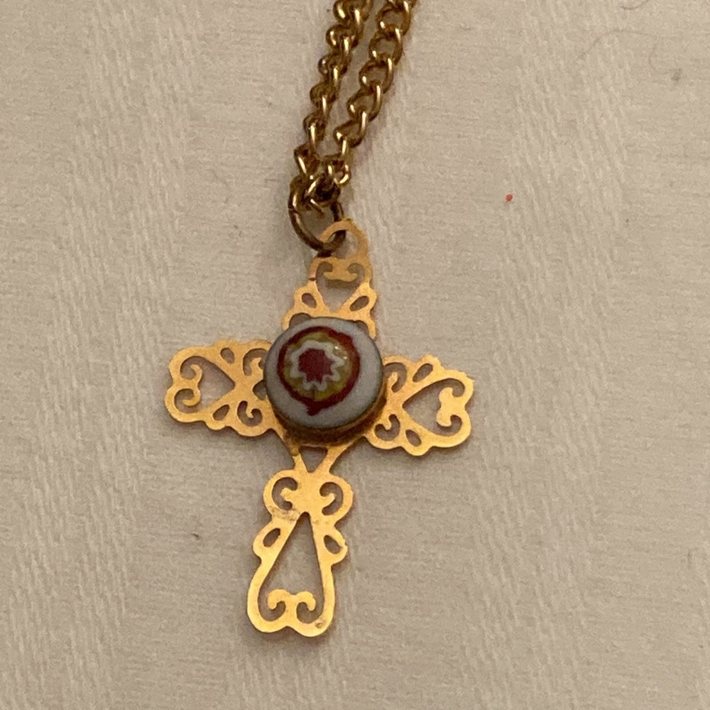 🐸 3/4” Delicate Goldtone FILAGREE CROSS w/Floral Bead on 16” Goldtone Chain